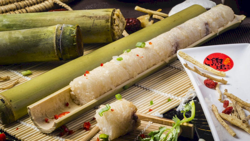 Once cooked, com lam reveals a thin outer rice crust and soft
